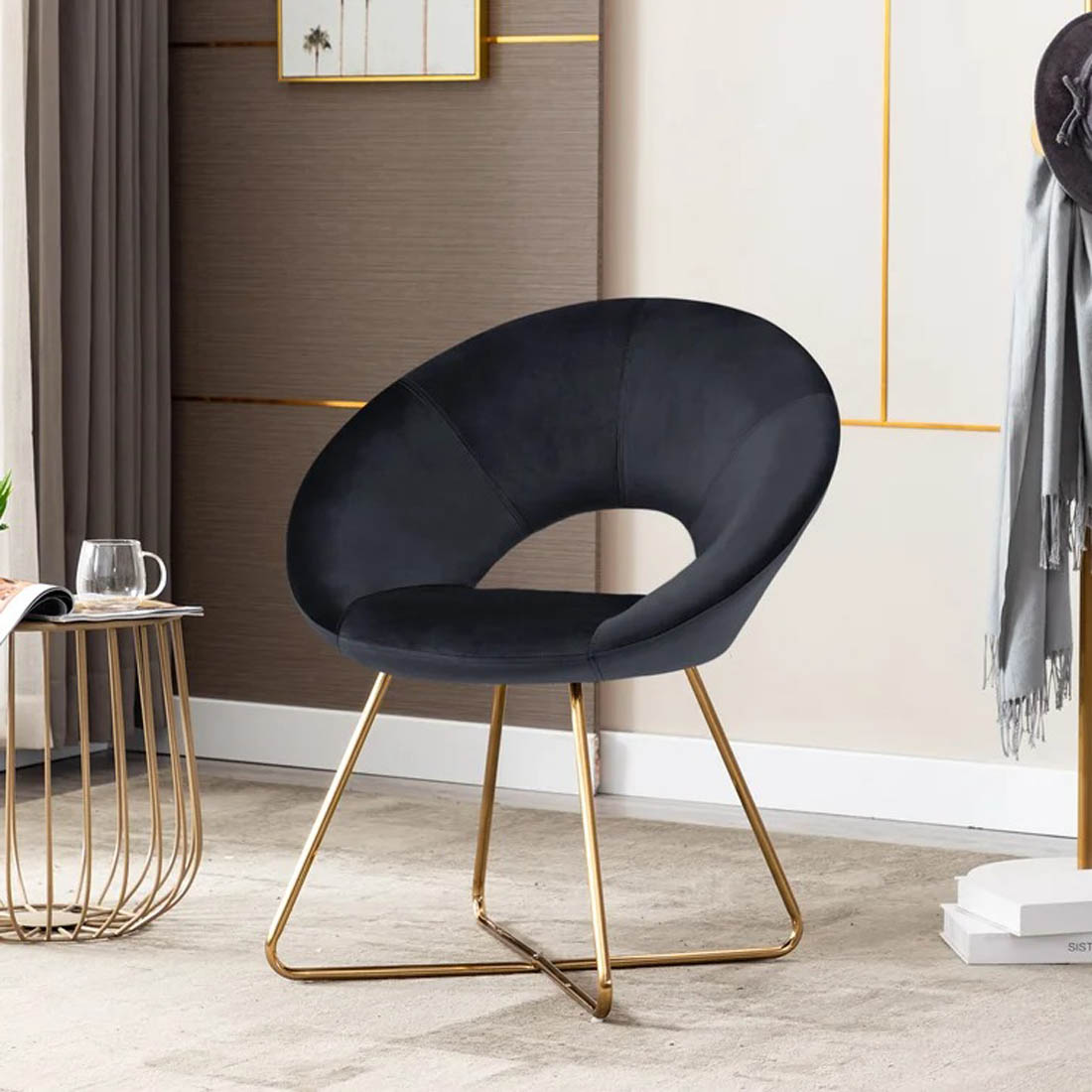 Edgy Shell Shaped Black Lounge Chair